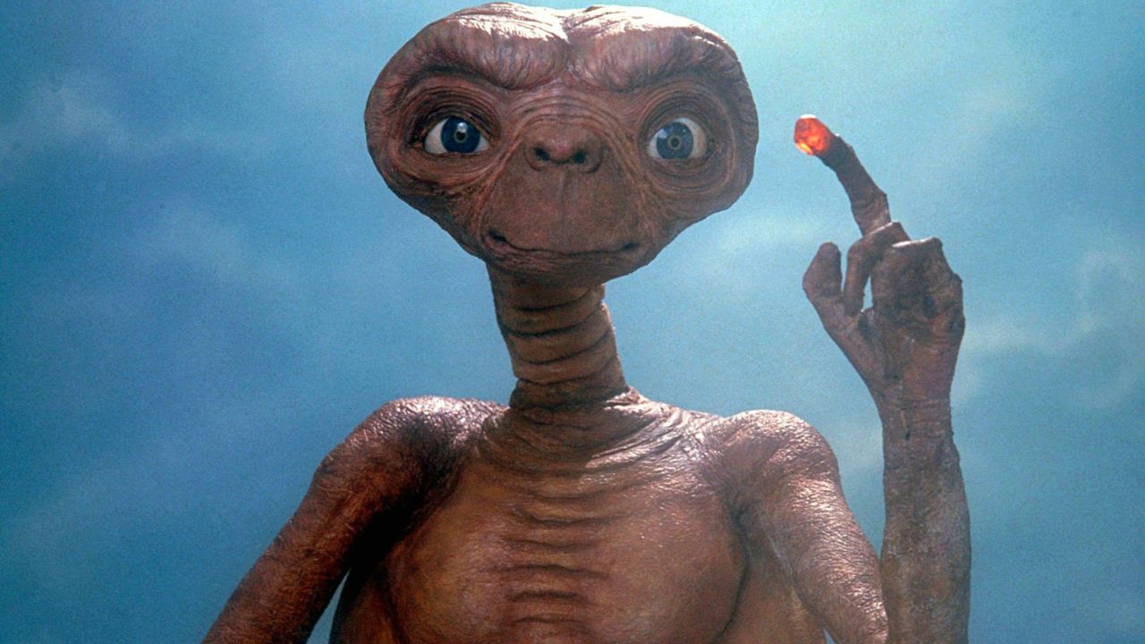 STEVEN SPIELBERG LUCHÓ CONTRA E.T. 2